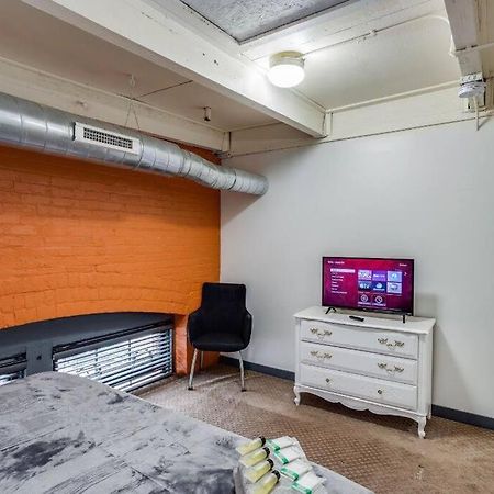 شقة Centric Modern Loft W/ King Beds روتشستر المظهر الخارجي الصورة
