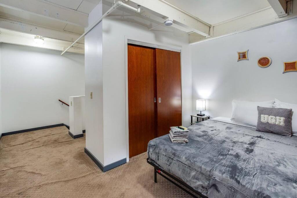 شقة Centric Modern Loft W/ King Beds روتشستر المظهر الخارجي الصورة