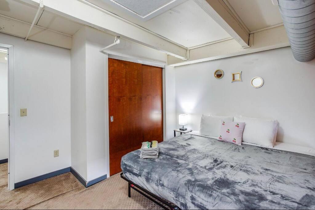 شقة Centric Modern Loft W/ King Beds روتشستر المظهر الخارجي الصورة