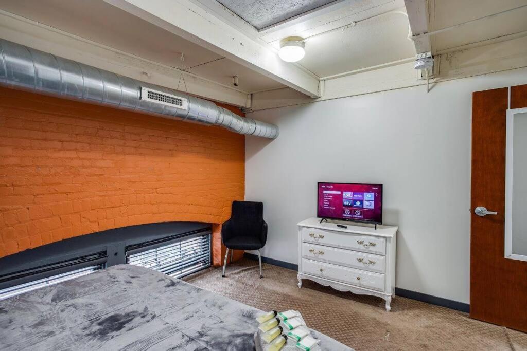 شقة Centric Modern Loft W/ King Beds روتشستر المظهر الخارجي الصورة