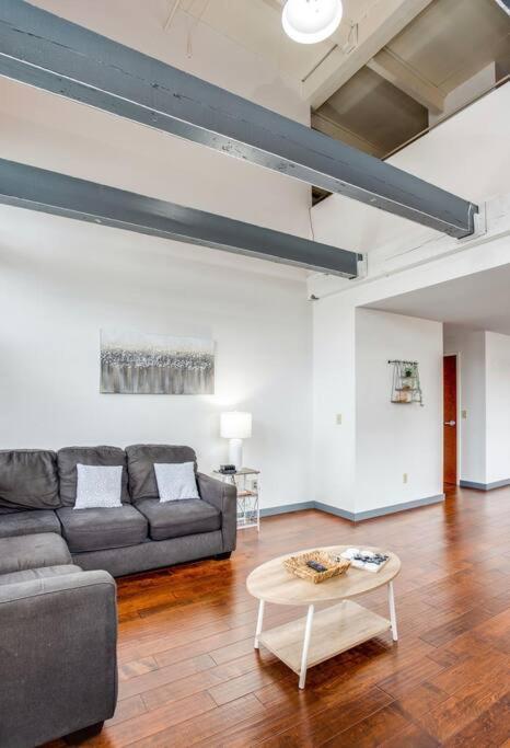 شقة Centric Modern Loft W/ King Beds روتشستر المظهر الخارجي الصورة