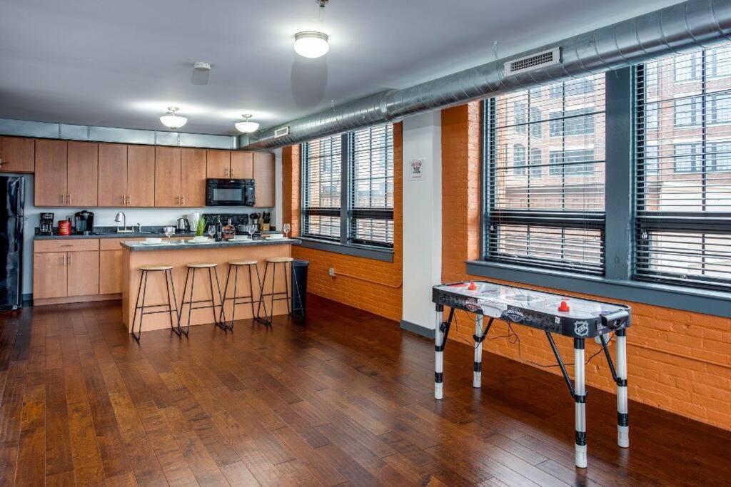 شقة Centric Modern Loft W/ King Beds روتشستر المظهر الخارجي الصورة