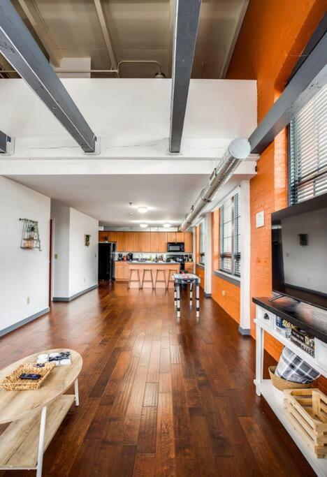 شقة Centric Modern Loft W/ King Beds روتشستر المظهر الخارجي الصورة